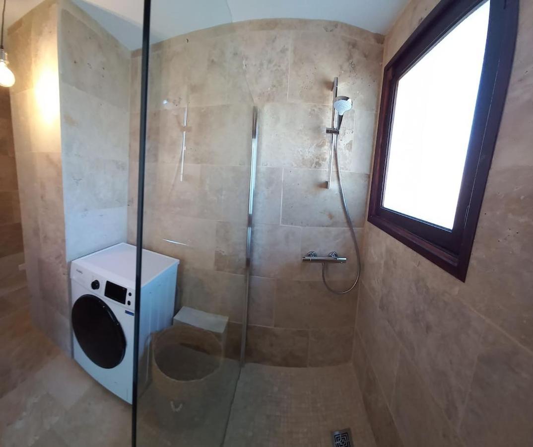 Loft Climatise "La Pinede", 50 M2, Tres Calme, 5 Mn A Pied Des Plages, Lit King Size La Seyne-sur-Mer Eksteriør billede