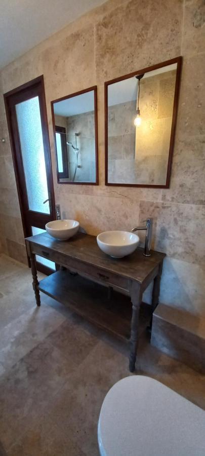 Loft Climatise "La Pinede", 50 M2, Tres Calme, 5 Mn A Pied Des Plages, Lit King Size La Seyne-sur-Mer Eksteriør billede