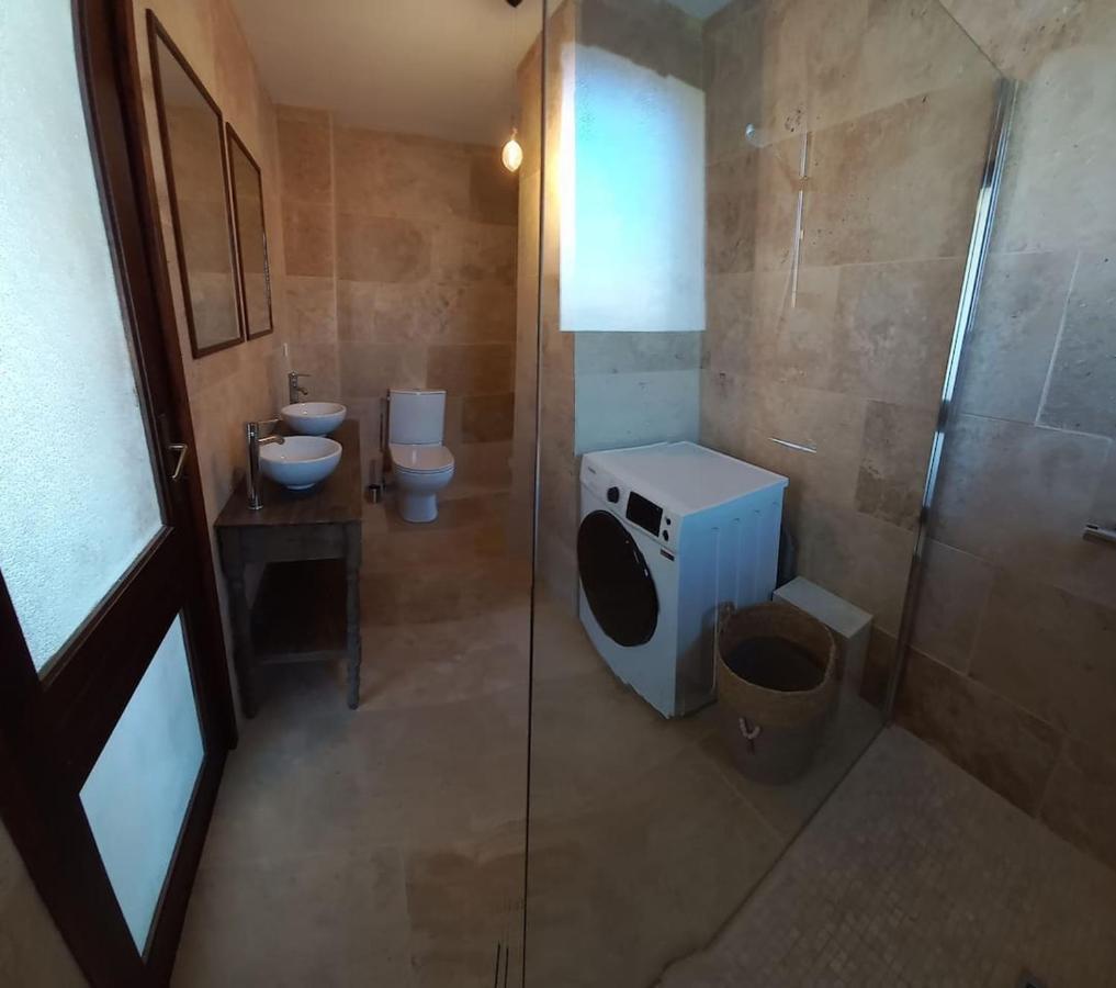 Loft Climatise "La Pinede", 50 M2, Tres Calme, 5 Mn A Pied Des Plages, Lit King Size La Seyne-sur-Mer Eksteriør billede