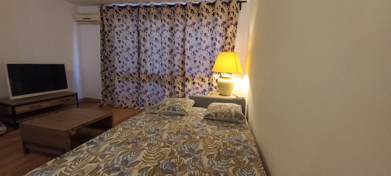 Loft Climatise "La Pinede", 50 M2, Tres Calme, 5 Mn A Pied Des Plages, Lit King Size La Seyne-sur-Mer Eksteriør billede