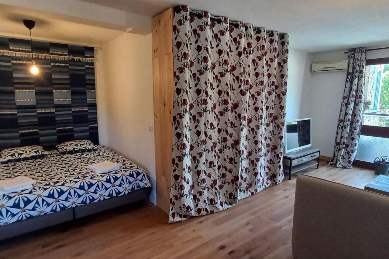 Loft Climatise "La Pinede", 50 M2, Tres Calme, 5 Mn A Pied Des Plages, Lit King Size La Seyne-sur-Mer Eksteriør billede