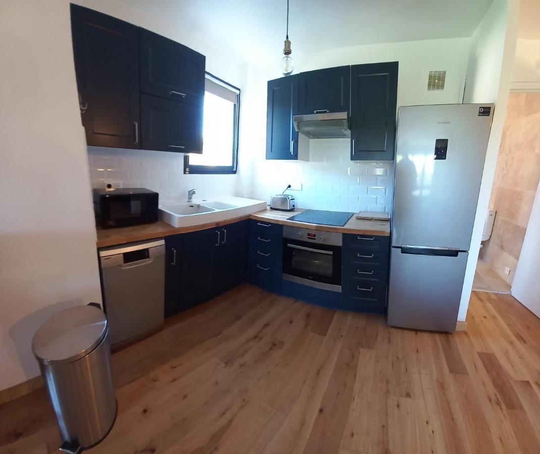 Loft Climatise "La Pinede", 50 M2, Tres Calme, 5 Mn A Pied Des Plages, Lit King Size La Seyne-sur-Mer Eksteriør billede